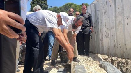 القدس : وضع ححر الاساس للمبنى الجديد التابع لجمعية الهلال الاحمر